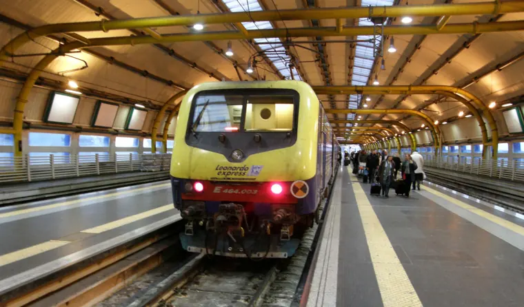 Il Leonardo Express alla stazione dell'aeroporto di Fiumicino